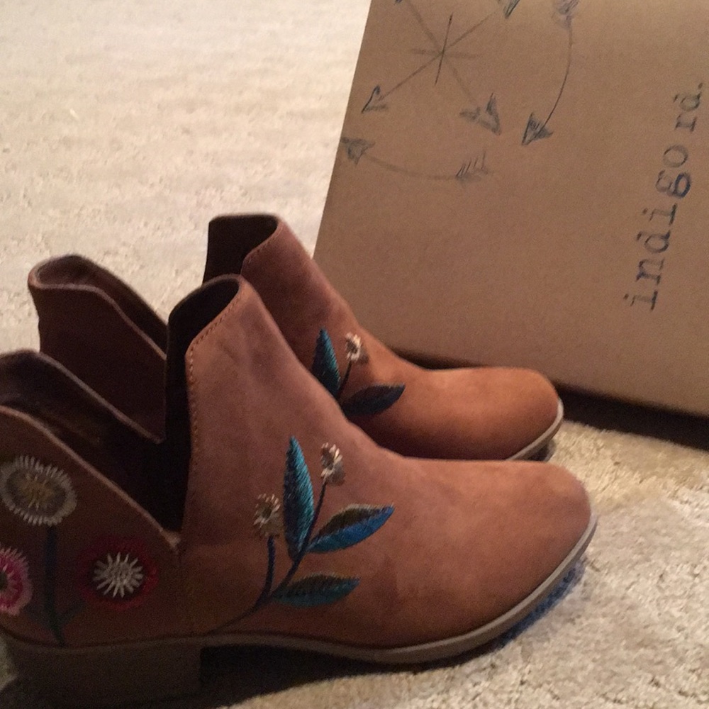 Brand new. Floral boho angle booties